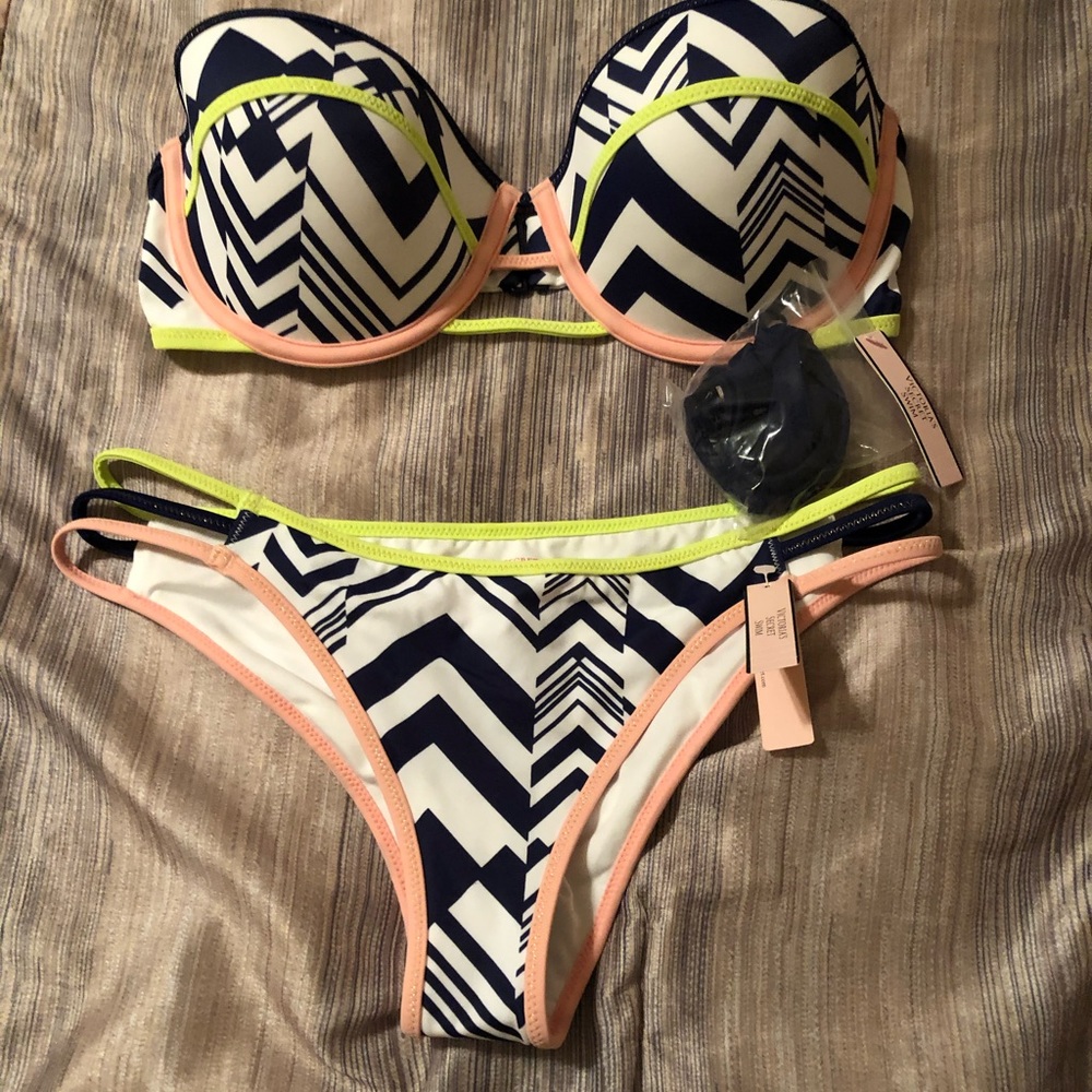 VS Flirt Bandeau Bikini